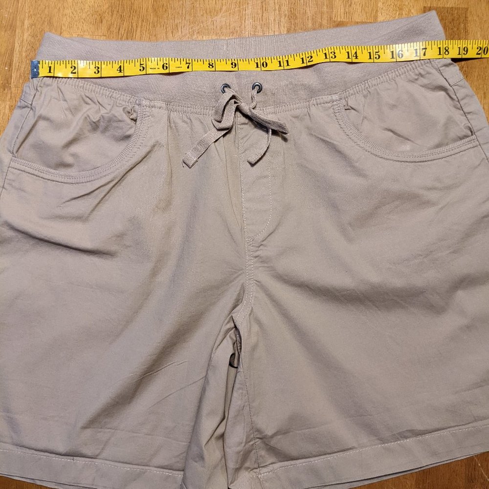 Basic Editions Shorts & 4th of July Top Women's; Tan Shorts XL/Blue Top XXL - Picture 5 of 11